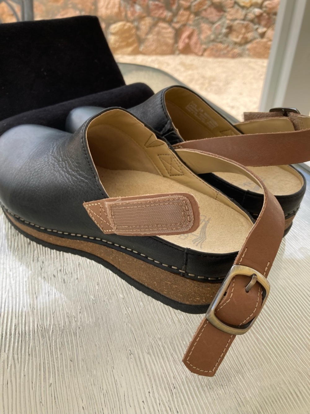 Dansko Merrin – Black Waxy Milled Velcro Backstrap Clogs 🖤 EUC 🖤 - Picture 5 of 9